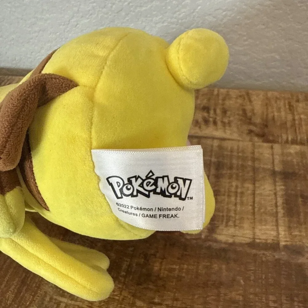 Pokémon 2022 Valentine's Day Pikachu Holding Cupcake 8” Plush Jazwares